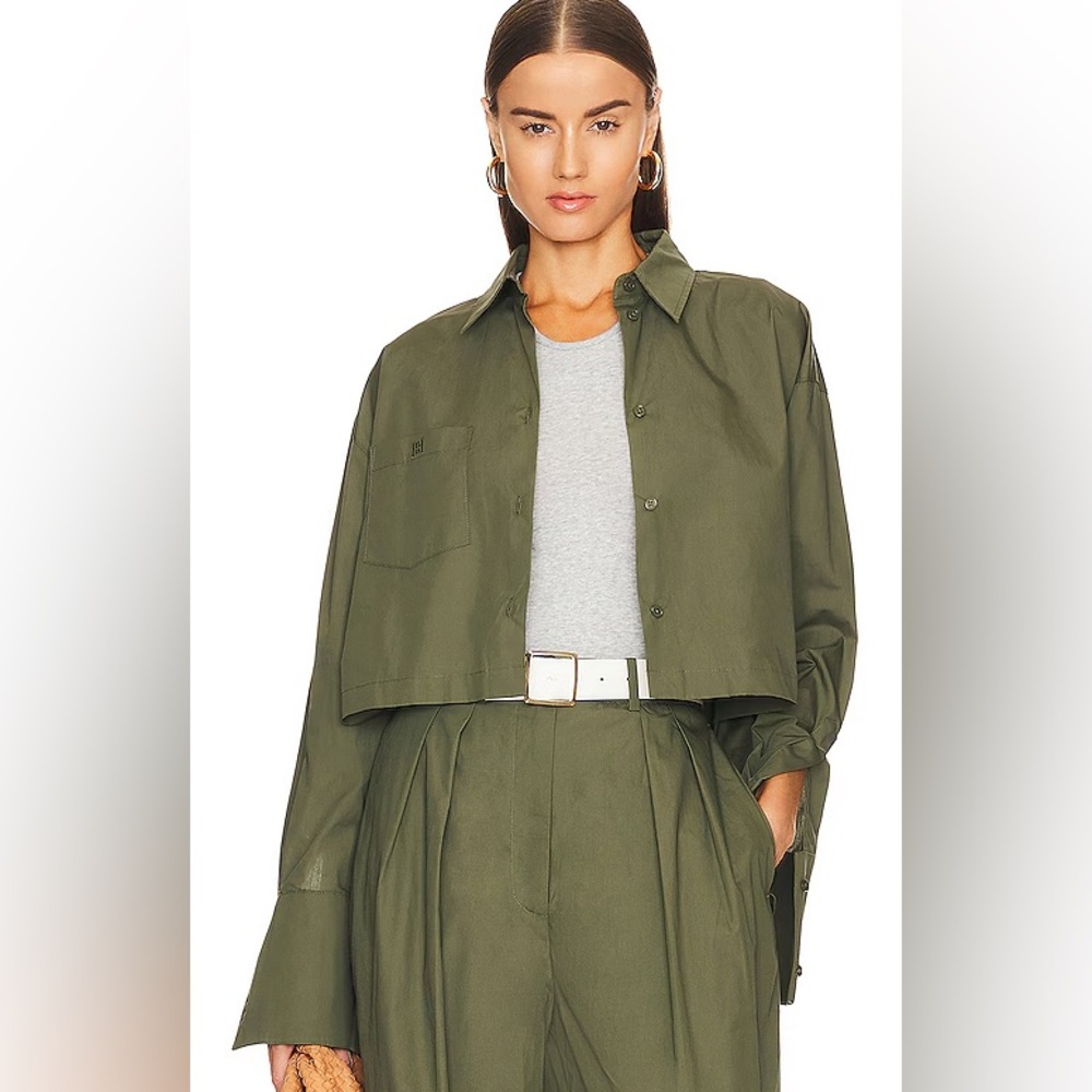 Cotton Poplin Cropped Shirt in Khaki Green
HELSA